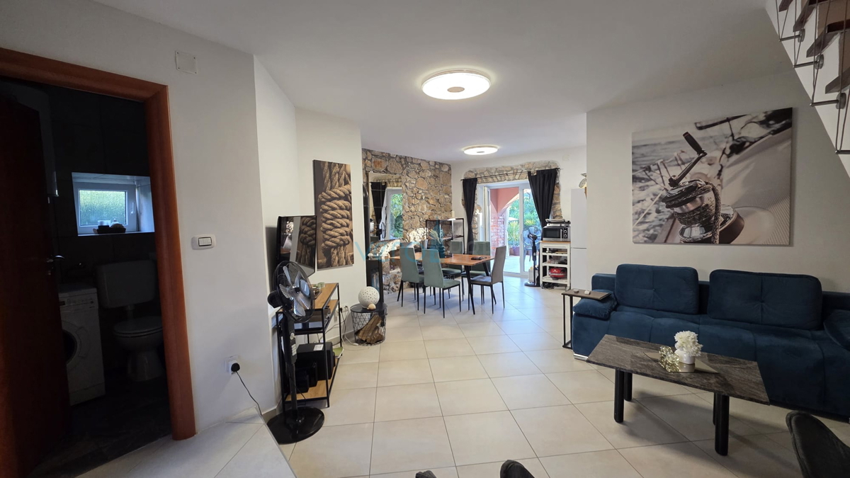 Isola di Krk, Dobrinj, dintorni, Casa in pietra ristrutturata con piscina, in vendita