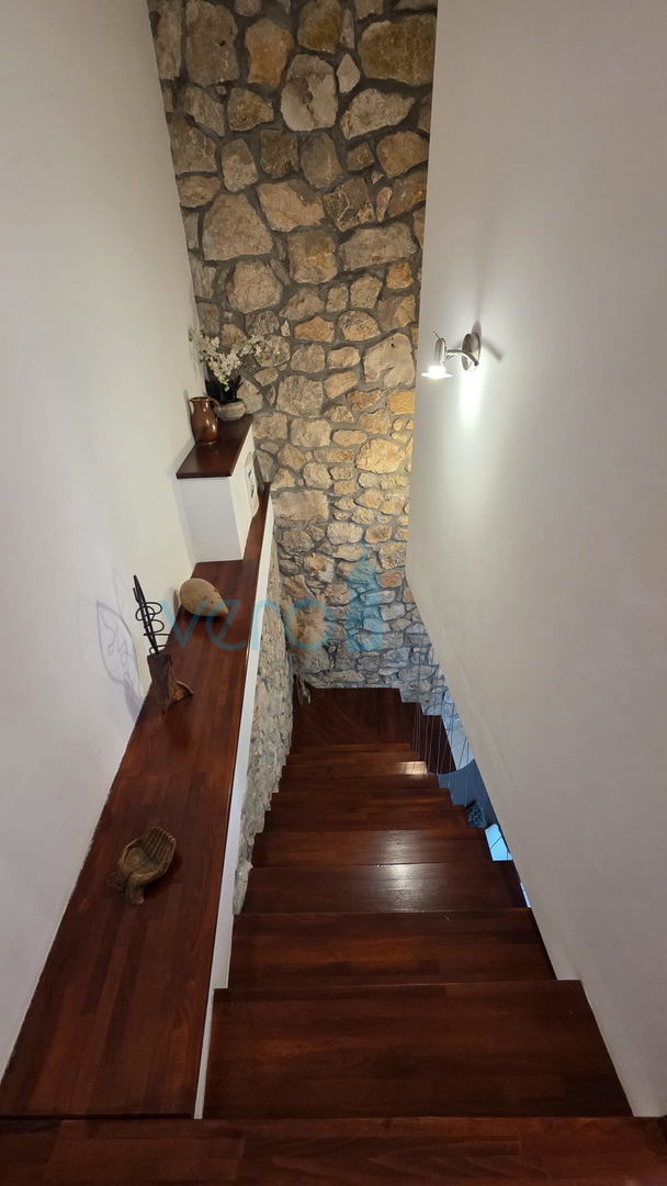 Isola di Krk, Dobrinj, dintorni, Casa in pietra ristrutturata con piscina, in vendita