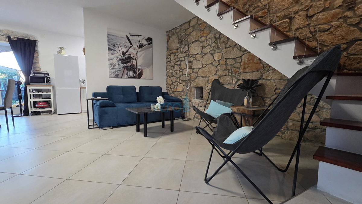 Isola di Krk, Dobrinj, dintorni, Casa in pietra ristrutturata con piscina, in vendita