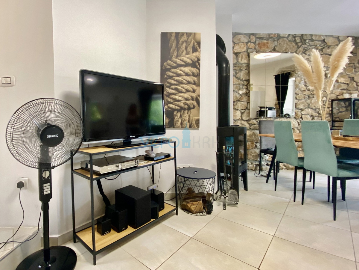 Dobrinj, dintorni, Casa in pietra ristrutturata con piscina, in vendita