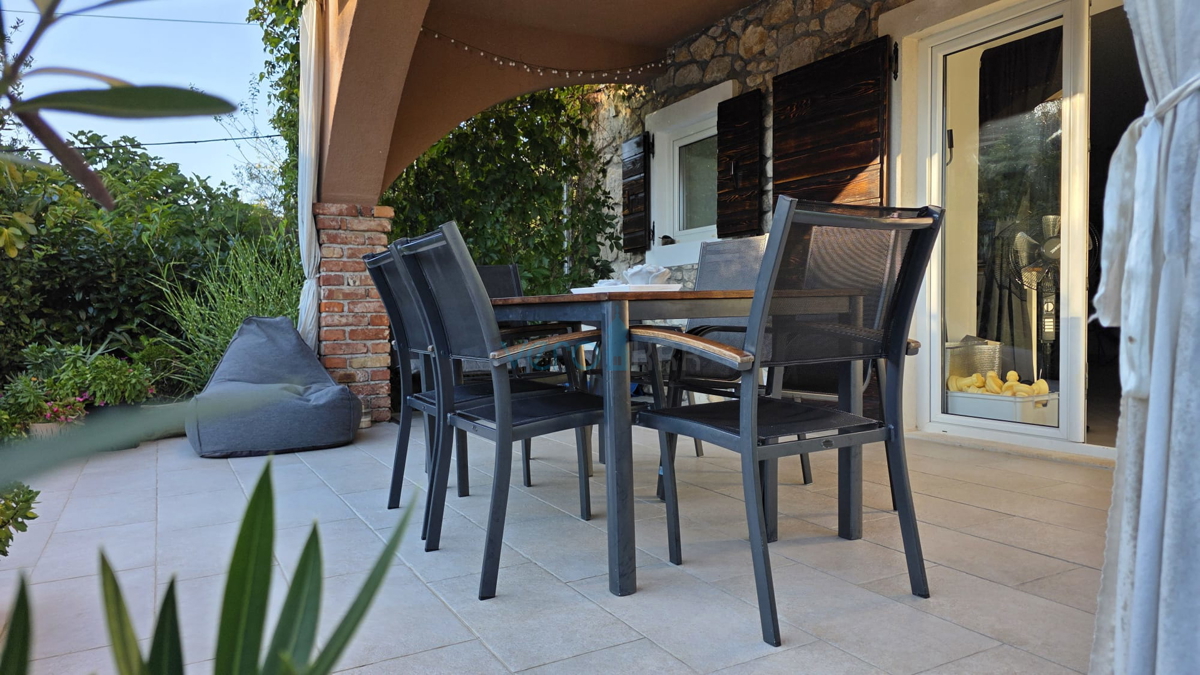 Isola di Krk, Dobrinj, dintorni, Casa in pietra ristrutturata con piscina, in vendita