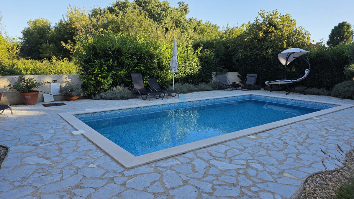 Isola di Krk, Dobrinj, dintorni, Casa in pietra ristrutturata con piscina, in vendita
