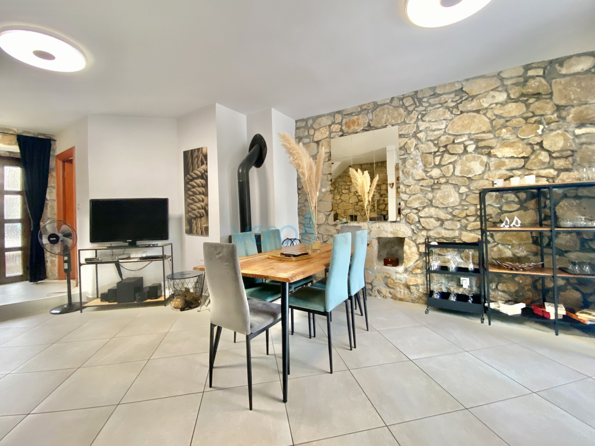 Dobrinj, dintorni, Casa in pietra ristrutturata con piscina, in vendita