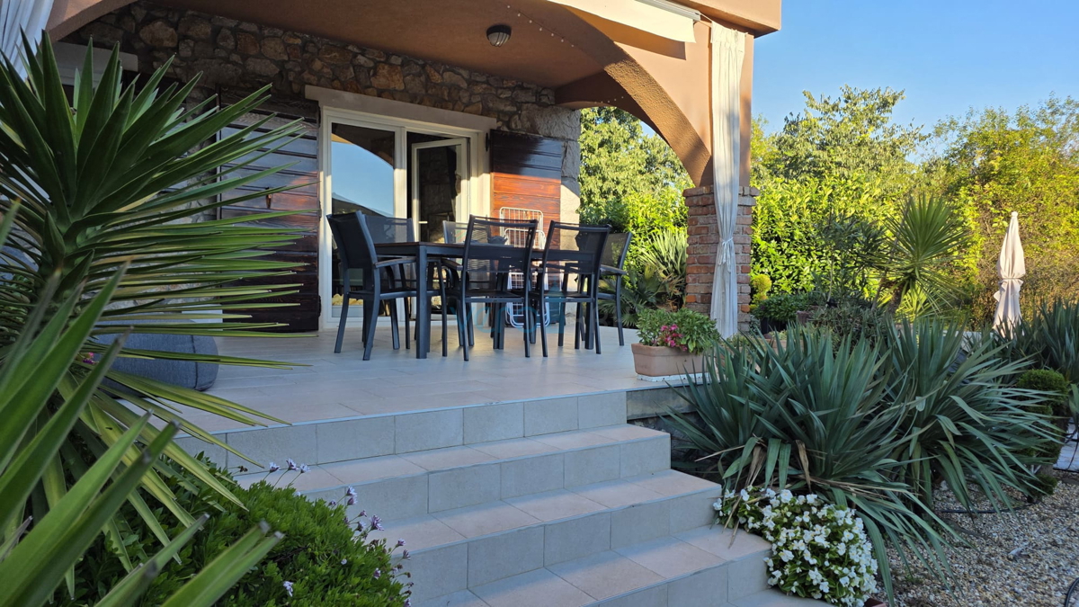 Isola di Krk, Dobrinj, dintorni, Casa in pietra ristrutturata con piscina, in vendita