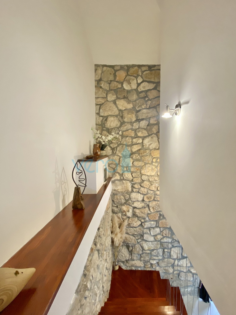 Dobrinj, dintorni, Casa in pietra ristrutturata con piscina, in vendita