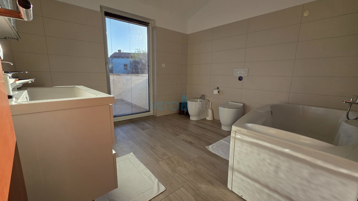 Isola di Krk, Dobrinj, dintorni, Casa in pietra ristrutturata con piscina, in vendita