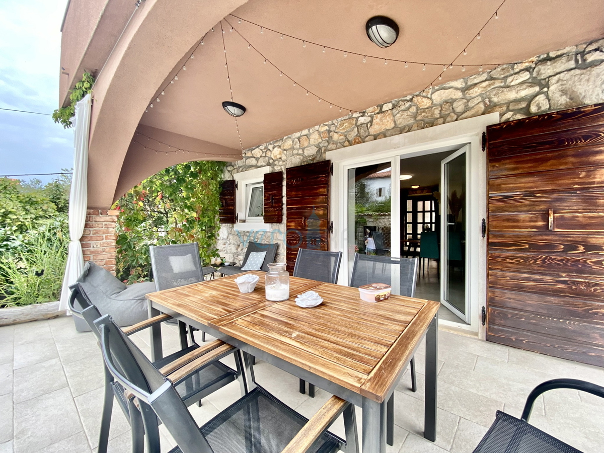 Dobrinj, dintorni, Casa in pietra ristrutturata con piscina, in vendita