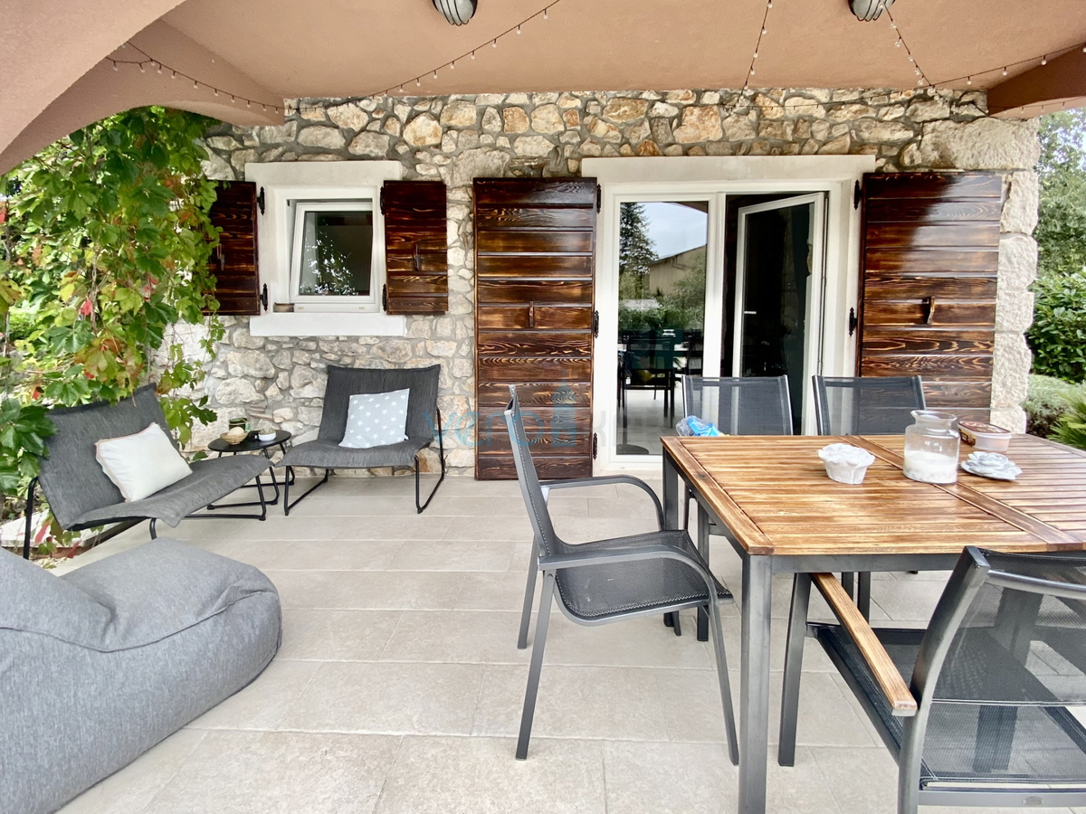 Dobrinj, dintorni, Casa in pietra ristrutturata con piscina, in vendita