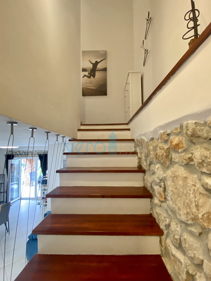 Dobrinj, dintorni, Casa in pietra ristrutturata con piscina, in vendita