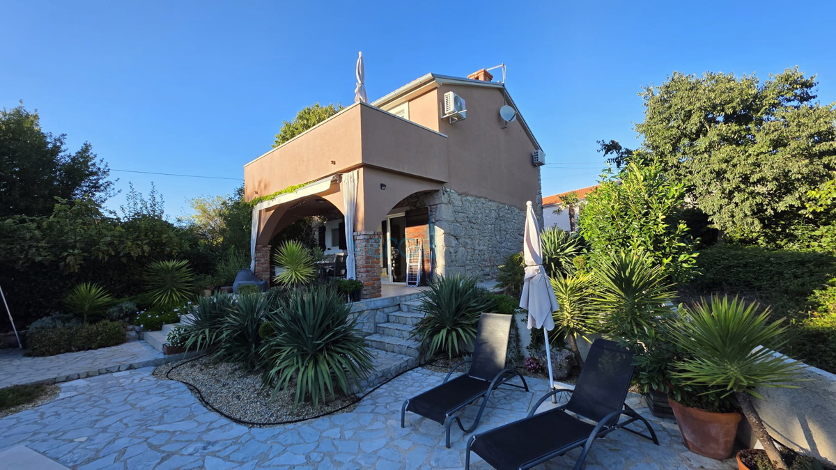 Isola di Krk, Dobrinj, dintorni, Casa in pietra ristrutturata con piscina, in vendita