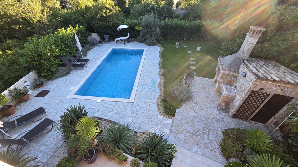 Isola di Krk, Dobrinj, dintorni, Casa in pietra ristrutturata con piscina, in vendita