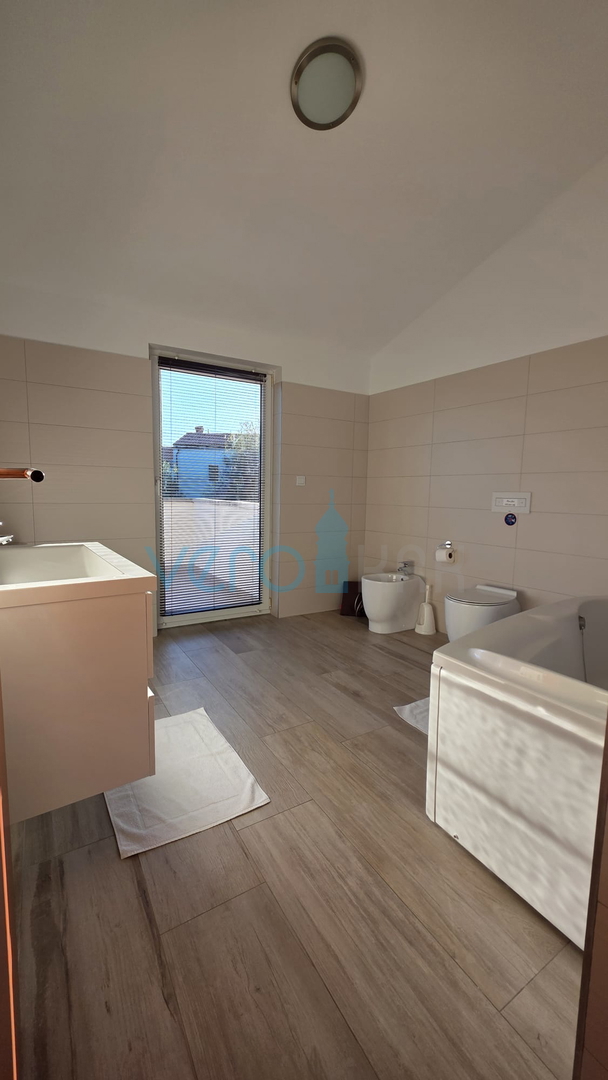 Isola di Krk, Dobrinj, dintorni, Casa in pietra ristrutturata con piscina, in vendita