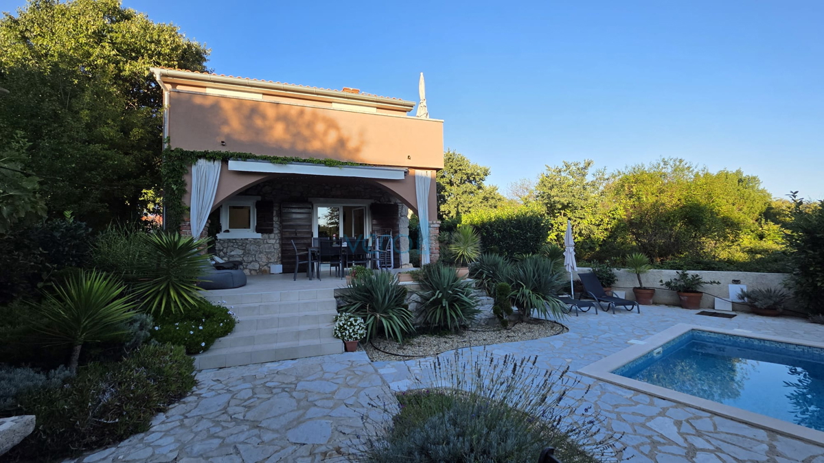 Isola di Krk, Dobrinj, dintorni, Casa in pietra ristrutturata con piscina, in vendita