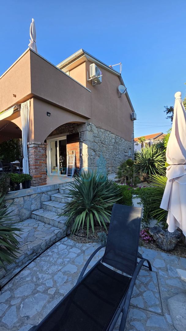 Isola di Krk, Dobrinj, dintorni, Casa in pietra ristrutturata con piscina, in vendita