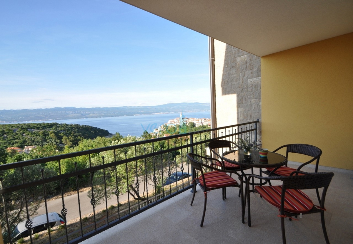 Isola di Krk, Vrbnik, Grande appartamento 93m2 al 1. piano con bellissima vista, in vendita