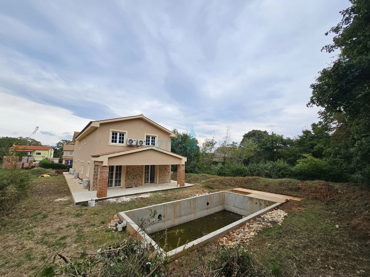 Vrbnik, Risika, casa bifamiliare 150m2 con piscina, in vendita