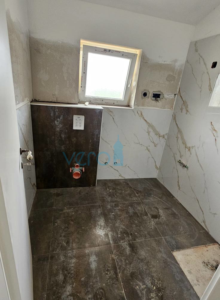 Vrbnik, Risika, casa bifamiliare 150m2 con piscina, in vendita