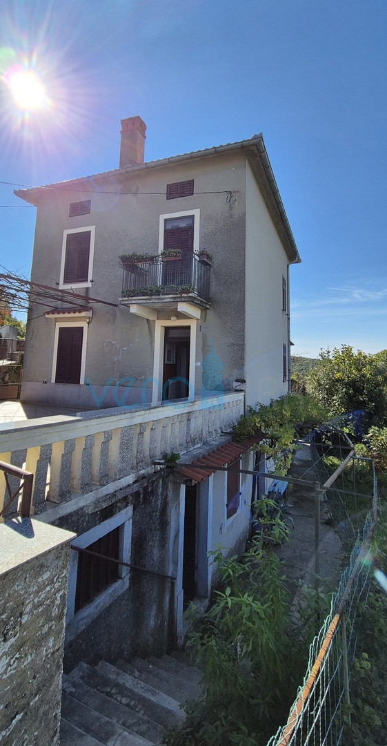 Dobrinj, isola di Krk, casa indipendente in pietra, vista mare, terrazza, taverna, in vendita