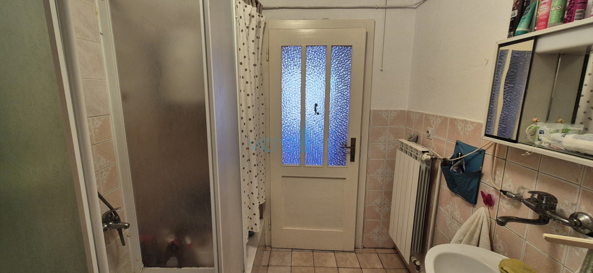 Dobrinj, isola di Krk, casa indipendente in pietra, vista mare, terrazza, taverna, in vendita