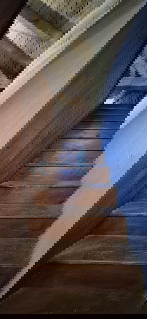 Dobrinj, isola di Krk, casa indipendente in pietra, vista mare, terrazza, taverna, in vendita