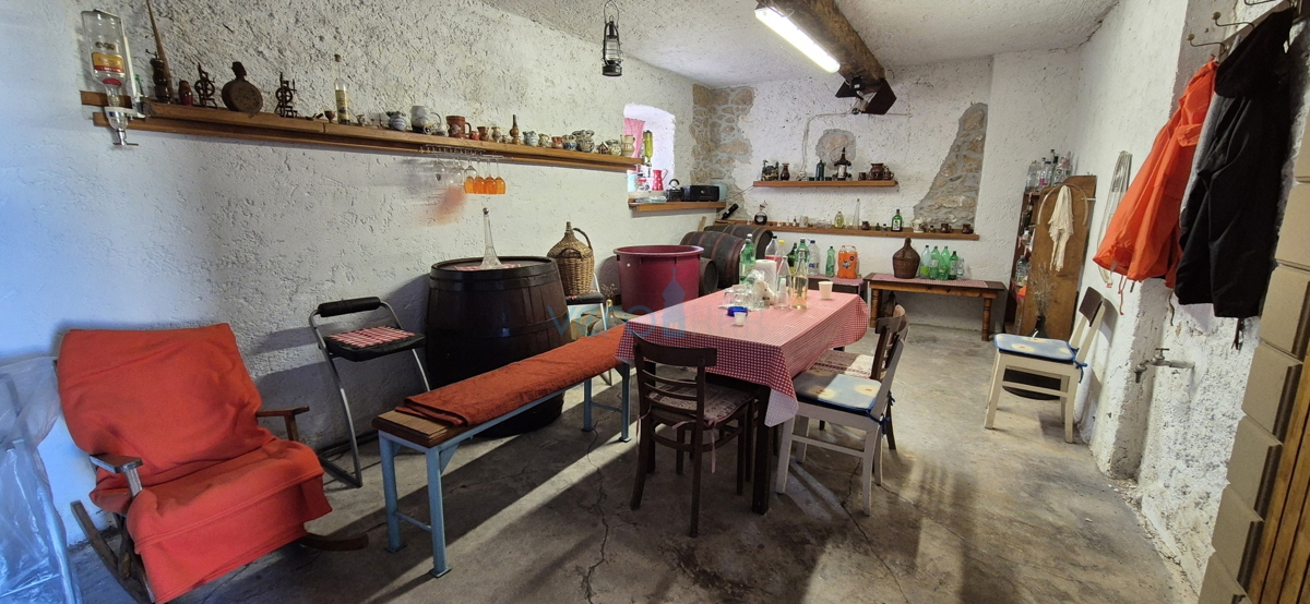 Dobrinj, isola di Krk, casa indipendente in pietra, vista mare, terrazza, taverna, in vendita