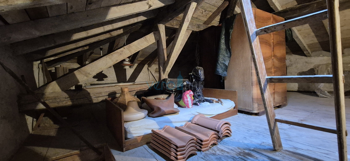 Dobrinj, isola di Krk, casa indipendente in pietra, vista mare, terrazza, taverna, in vendita