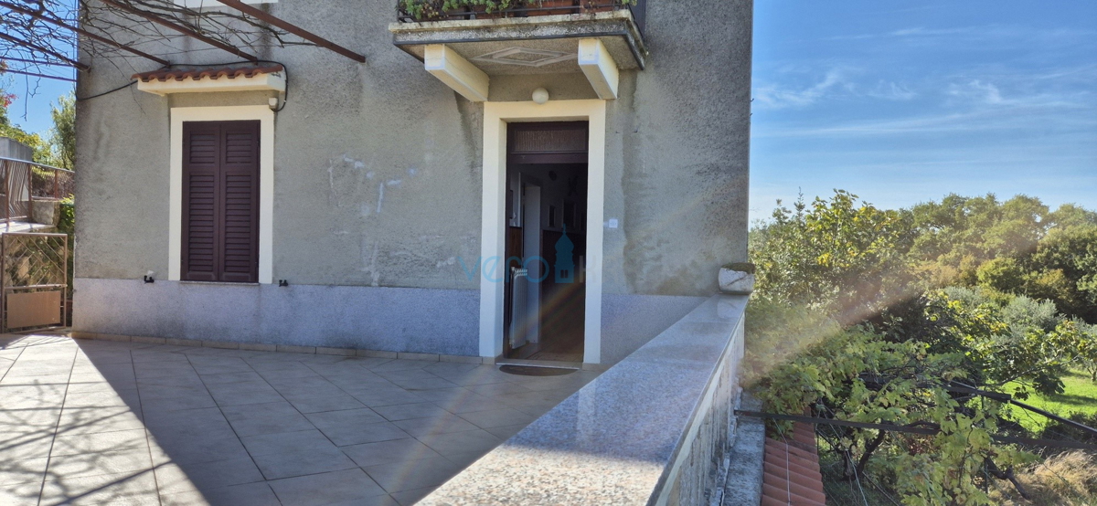 Dobrinj, isola di Krk, casa indipendente in pietra, vista mare, terrazza, taverna, in vendita