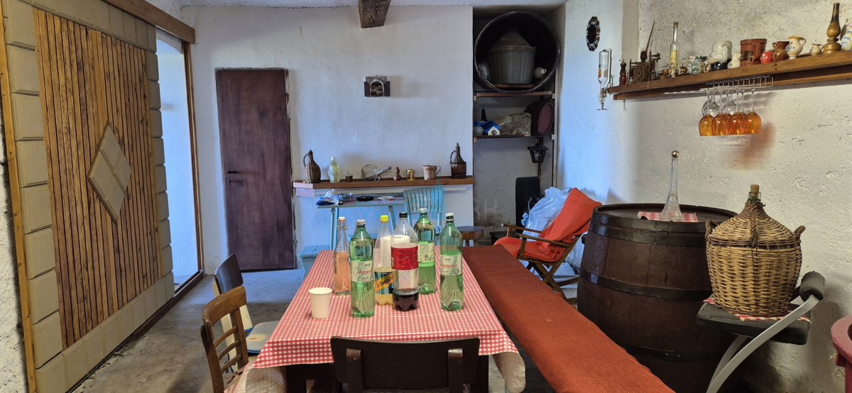 Dobrinj, isola di Krk, casa indipendente in pietra, vista mare, terrazza, taverna, in vendita