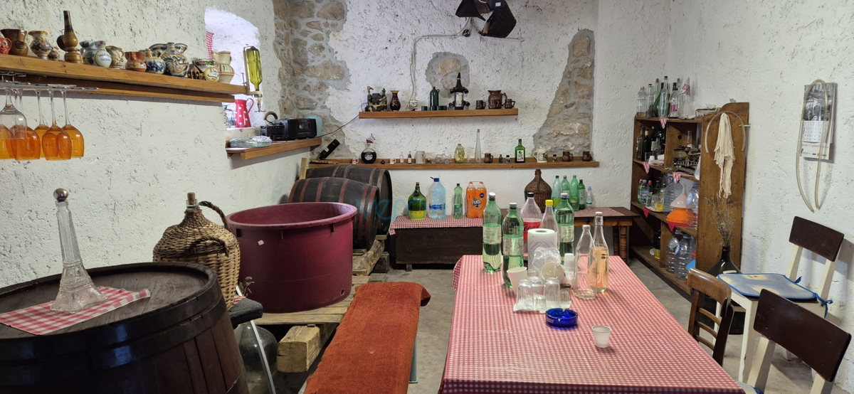 Dobrinj, isola di Krk, casa indipendente in pietra, vista mare, terrazza, taverna, in vendita