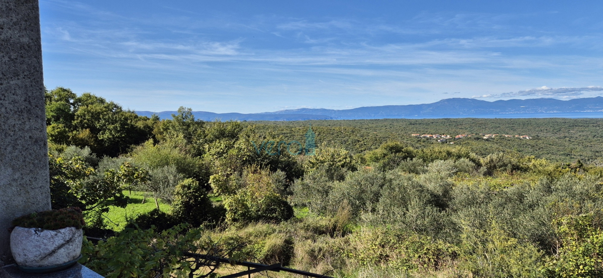 Dobrinj, isola di Krk, casa indipendente in pietra, vista mare, terrazza, taverna, in vendita
