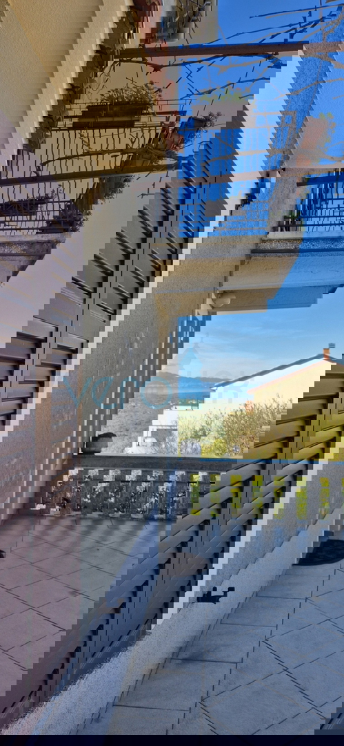 Dobrinj, isola di Krk, casa indipendente in pietra, vista mare, terrazza, taverna, in vendita