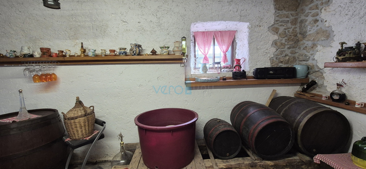 Dobrinj, isola di Krk, casa indipendente in pietra, vista mare, terrazza, taverna, in vendita