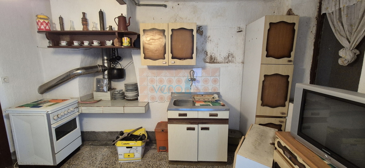 Dobrinj, isola di Krk, casa indipendente in pietra, vista mare, terrazza, taverna, in vendita