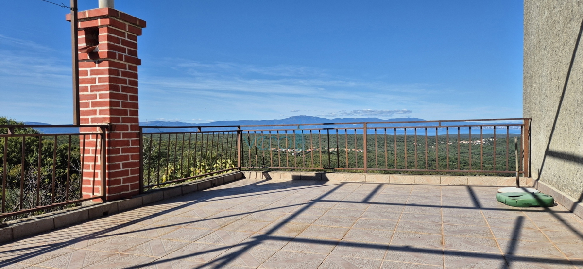 Dobrinj, isola di Krk, casa indipendente in pietra, vista mare, terrazza, taverna, in vendita