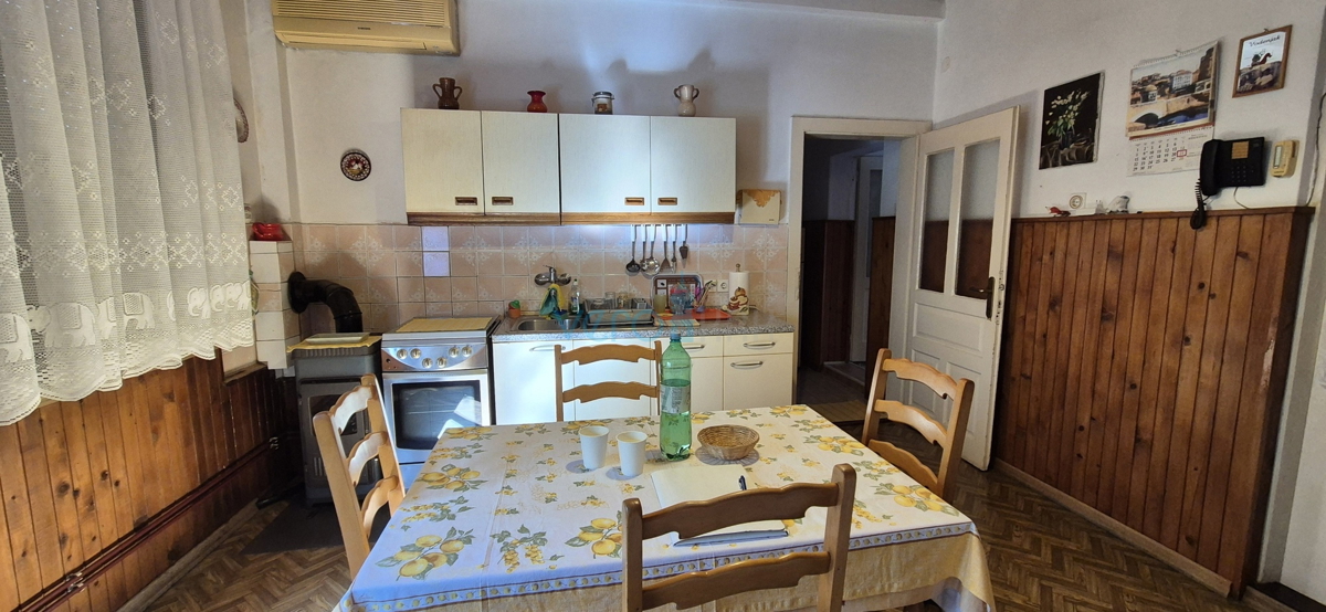 Dobrinj, isola di Krk, casa indipendente in pietra, vista mare, terrazza, taverna, in vendita