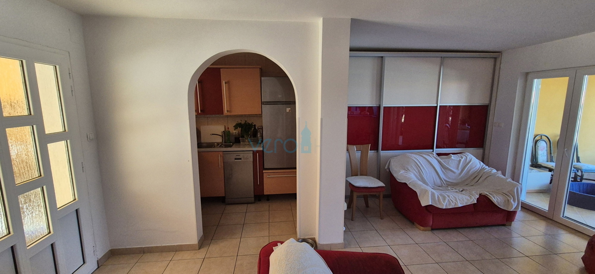Malinska, isola di Krk, casa doppia con vista, giardino, vicinanza al mare, vendita