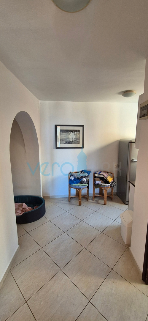 Malinska, isola di Krk, casa doppia con vista, giardino, vicinanza al mare, vendita