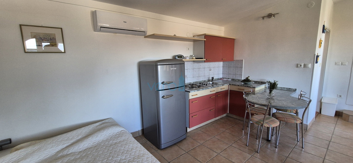 Malinska, isola di Krk, casa doppia con vista, giardino, vicinanza al mare, vendita