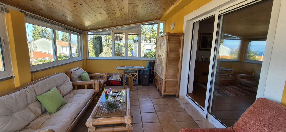 Malinska, isola di Krk, casa doppia con vista, giardino, vicinanza al mare, vendita