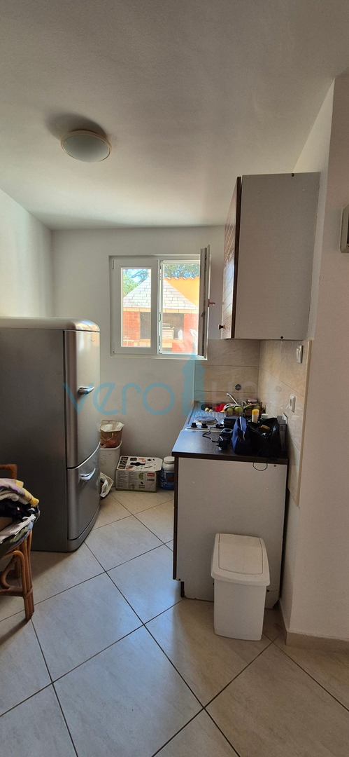 Malinska, isola di Krk, casa doppia con vista, giardino, vicinanza al mare, vendita