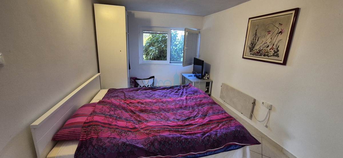 Malinska, isola di Krk, casa doppia con vista, giardino, vicinanza al mare, vendita