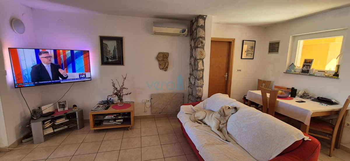 Malinska, isola di Krk, casa doppia con vista, giardino, vicinanza al mare, vendita