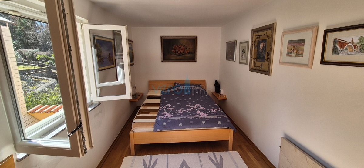 Malinska, isola di Krk, casa doppia con vista, giardino, vicinanza al mare, vendita