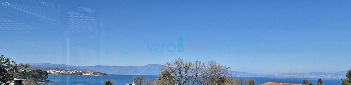 Malinska, isola di Krk, casa doppia con vista, giardino, vicinanza al mare, vendita