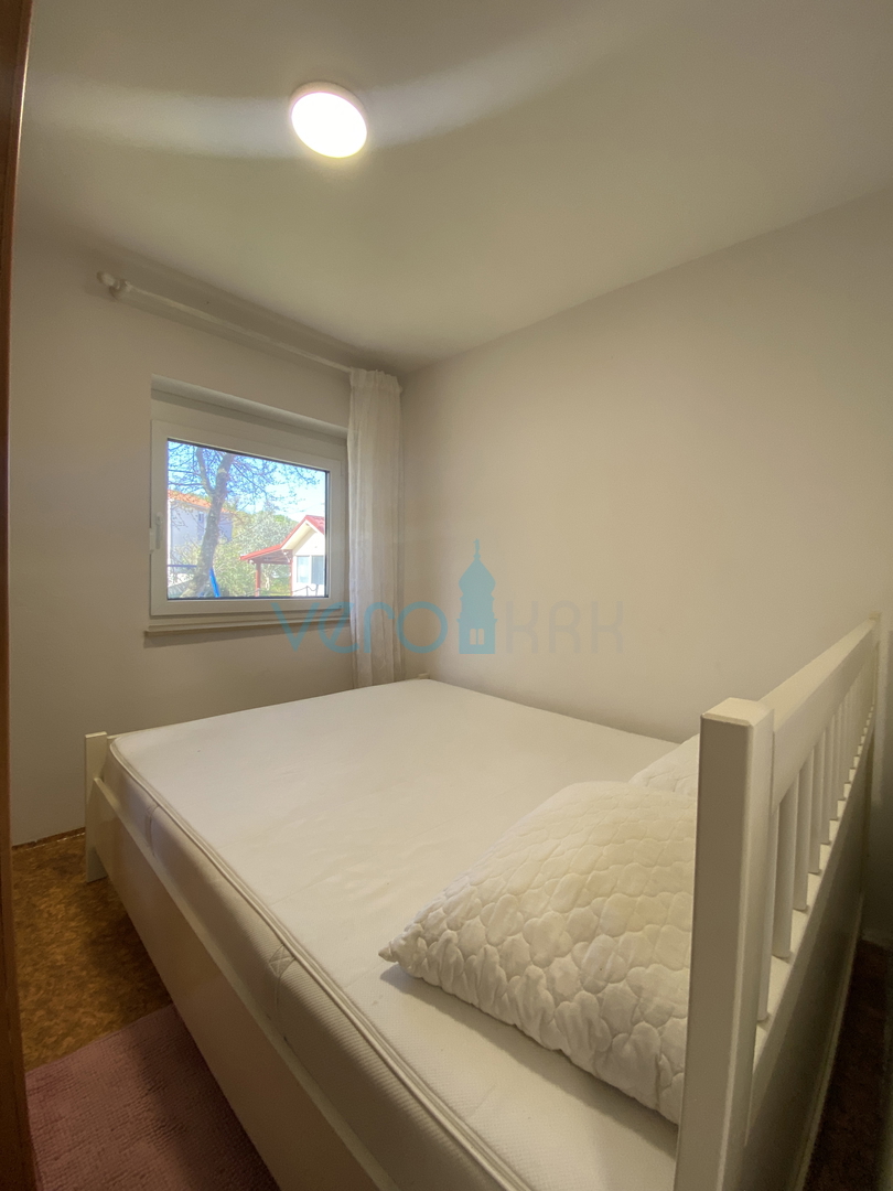 Isola di Krk, Dobrinj, periferia, casa bifamiliare con due appartamenti, vista, terreno, vendita