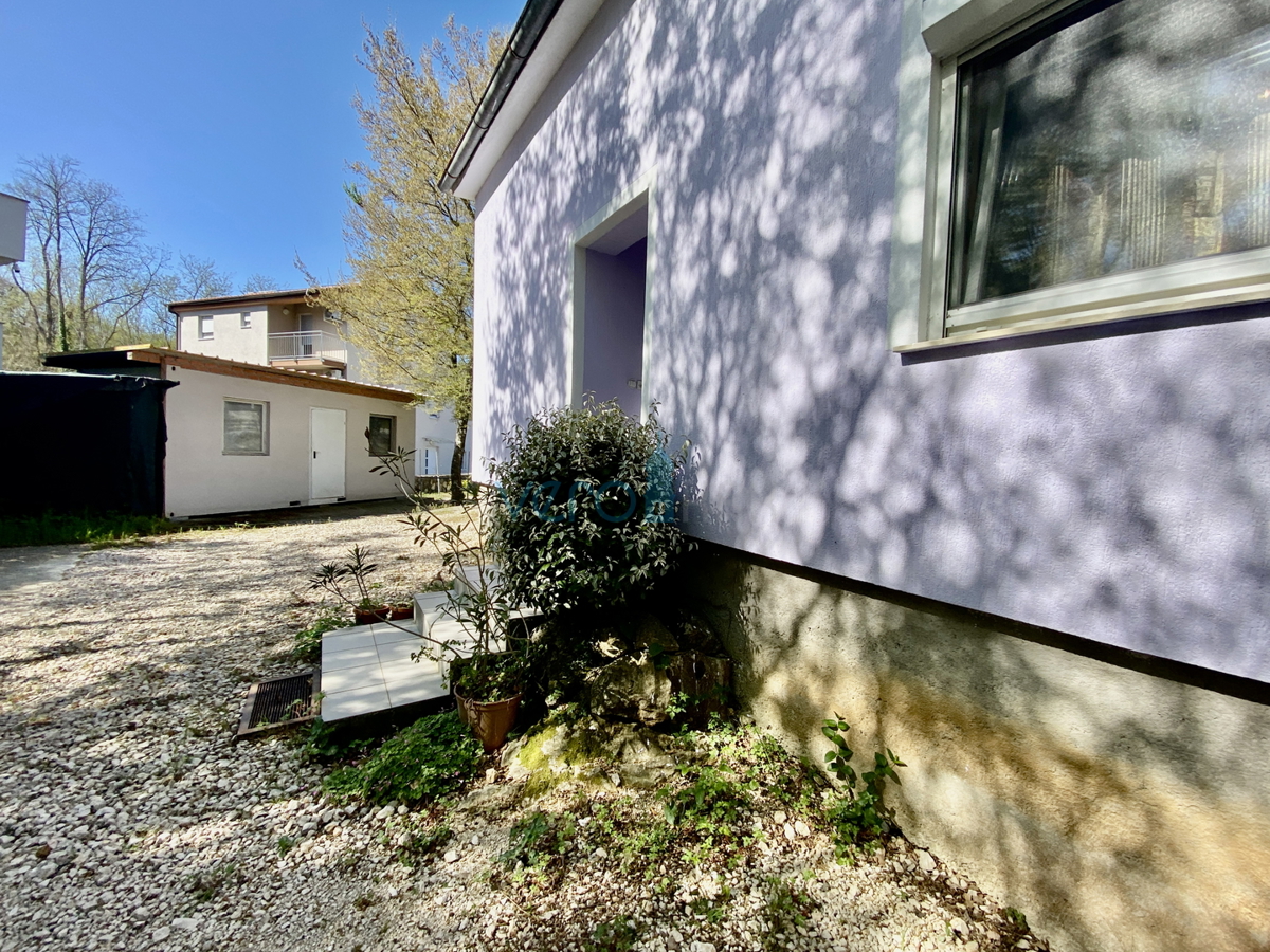 Isola di Krk, Dobrinj, periferia, casa bifamiliare con due appartamenti, vista, terreno, vendita