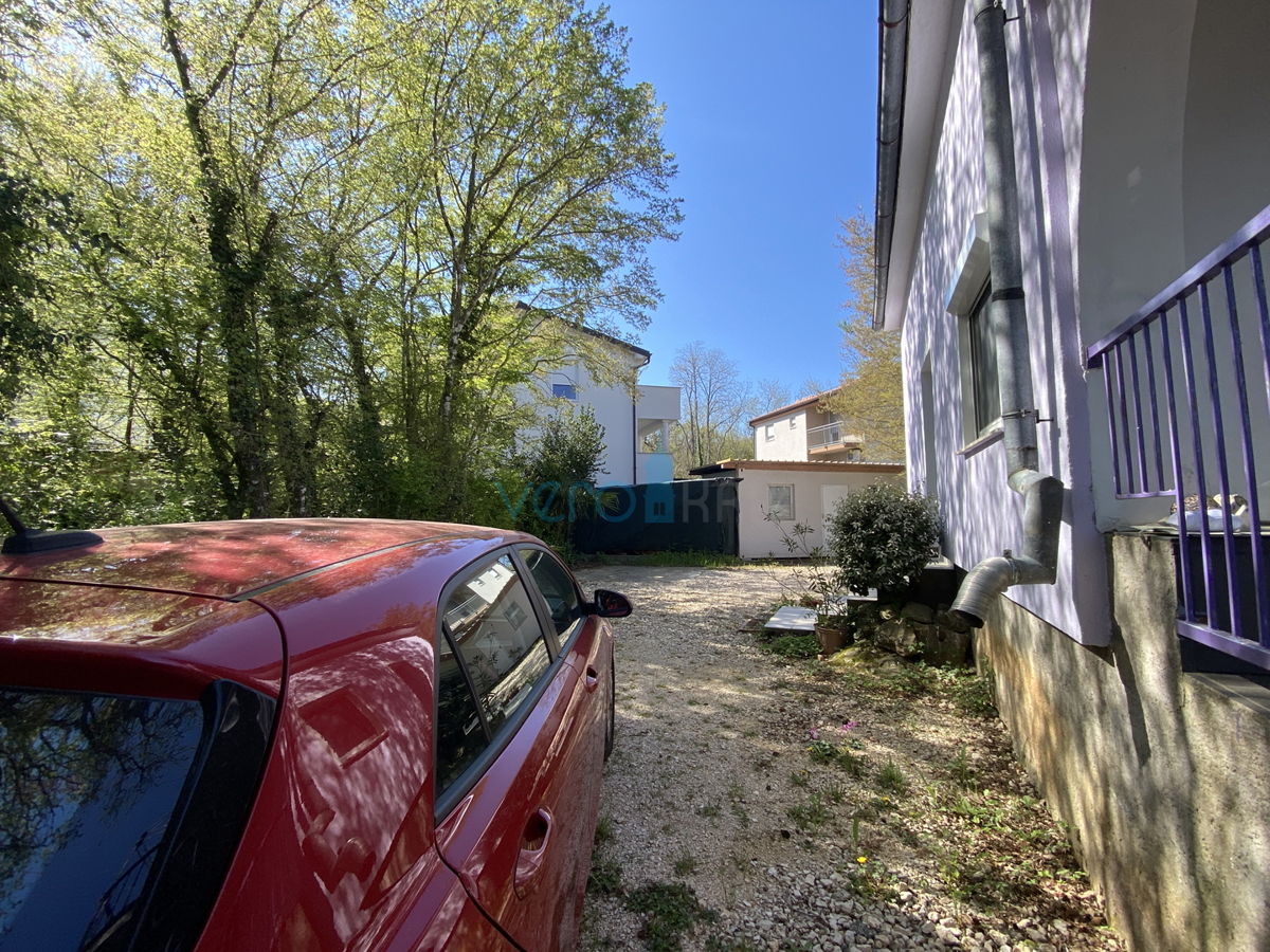 Isola di Krk, Dobrinj, periferia, casa bifamiliare con due appartamenti, vista, terreno, vendita