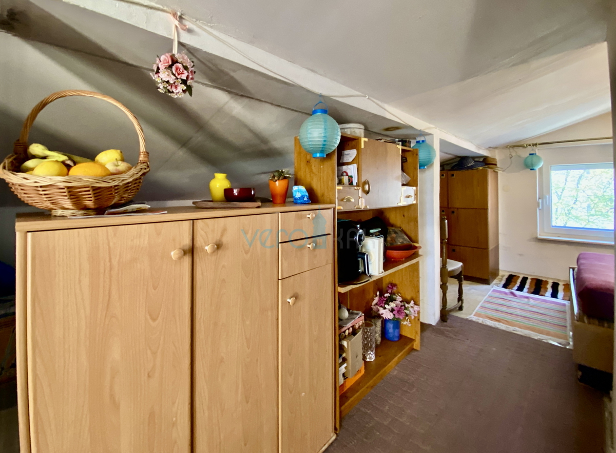 Isola di Krk, Dobrinj, periferia, casa bifamiliare con due appartamenti, vista, terreno, vendita