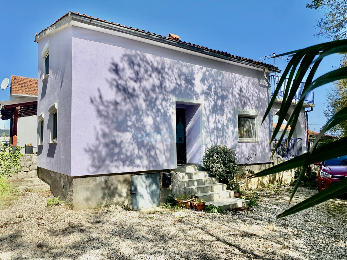 Isola di Krk, Dobrinj, periferia, casa bifamiliare con due appartamenti, vista, terreno, vendita