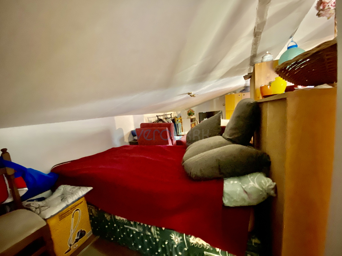 Isola di Krk, Dobrinj, periferia, casa bifamiliare con due appartamenti, vista, terreno, vendita